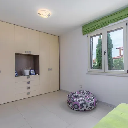 Holiday home Gorgeous In Strada Contesa With Kitchen Filipac