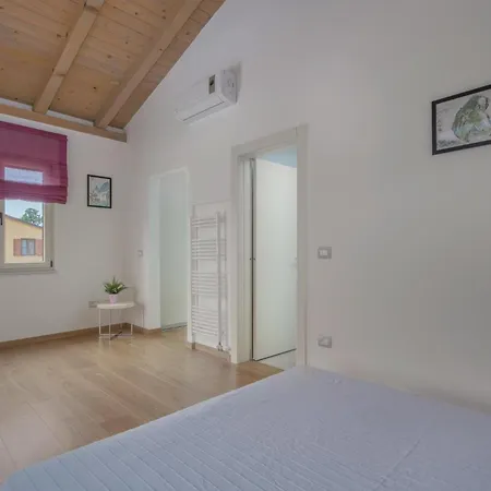 Holiday home Gorgeous In Strada Contesa With Kitchen Filipac