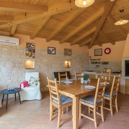 Holiday home Gorgeous In Strada Contesa With Kitchen Filipac