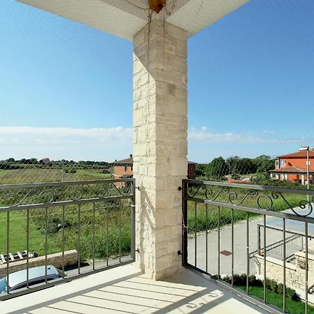 Gorgeous In Strada Contesa With Kitchen Filipac