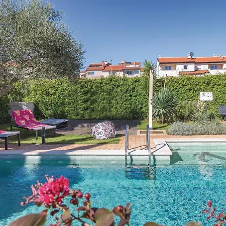 Holiday home Gorgeous In Strada Contesa With Kitchen Filipac